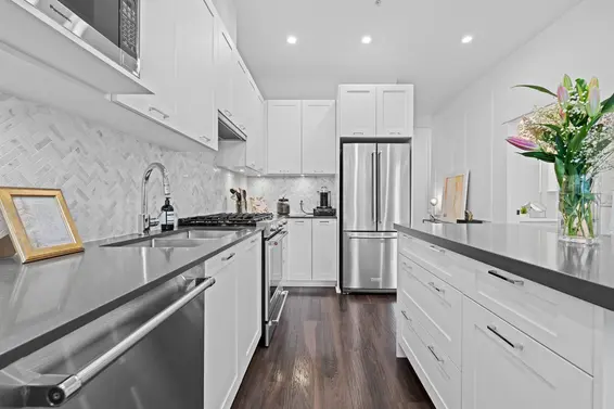 105 131 East 3rd Street, North Vancouver For Sale - image 14