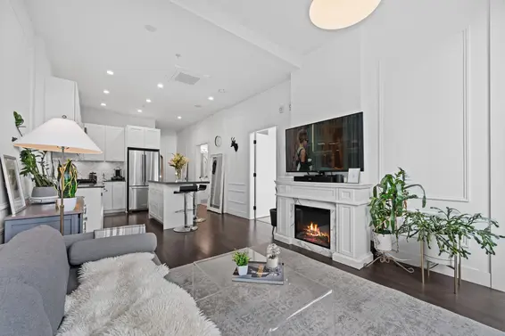 105 131 East 3rd Street, North Vancouver For Sale - image 5
