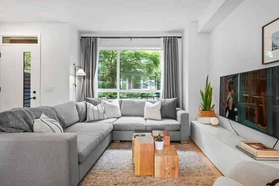 16 533 East 3rd Street, North Vancouver For Sale - image 4