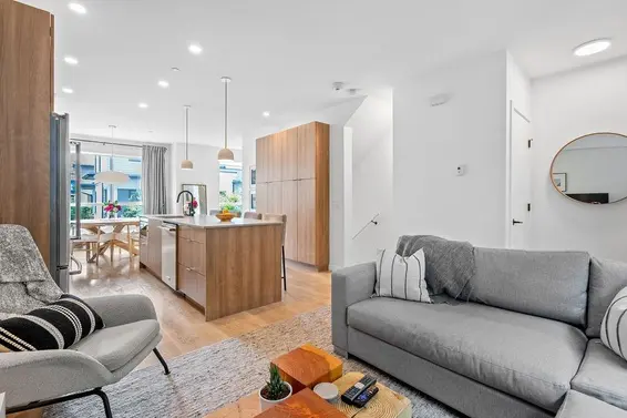 16 533 East 3rd Street, North Vancouver For Sale - image 9