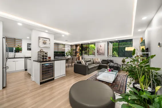 L1 555 13th Street, West Vancouver