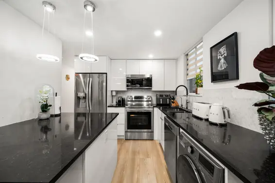 L1 555 13th Street, West Vancouver For Sale - image 13