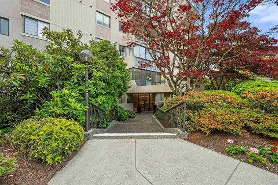 L1 555 13th Street, West Vancouver For Sale - image 32