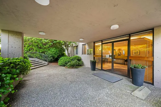 L1 555 13th Street, West Vancouver For Sale - image 33