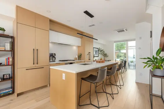 123 649 East 3rd Street, North Vancouver For Sale - image 2