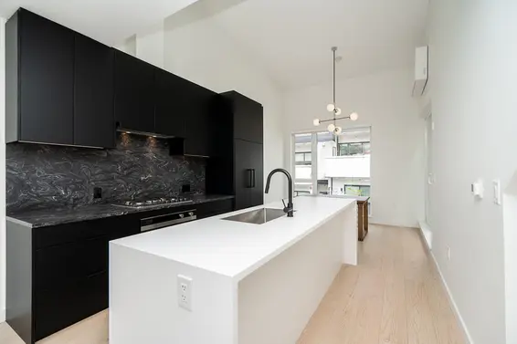 210 650 East 2nd Street, North Vancouver