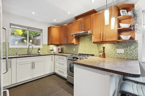 993 Chamberlain Drive, North Vancouver For Sale - image 11