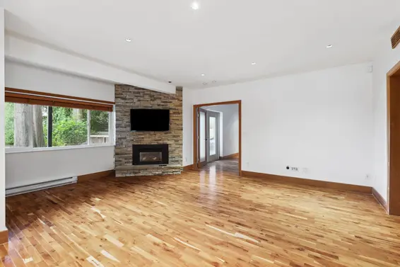 993 Chamberlain Drive, North Vancouver For Sale - image 24