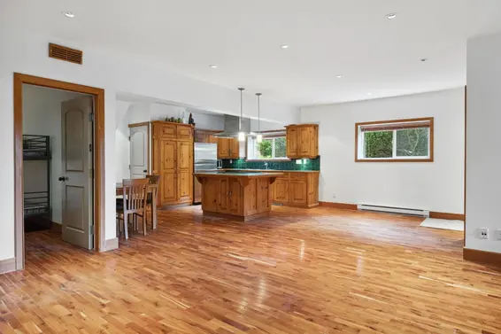 993 Chamberlain Drive, North Vancouver For Sale - image 25
