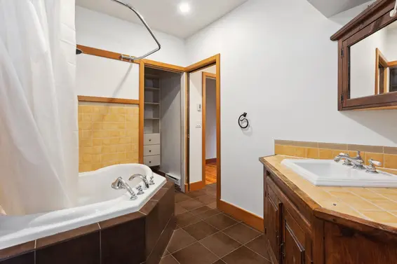 993 Chamberlain Drive, North Vancouver For Sale - image 29