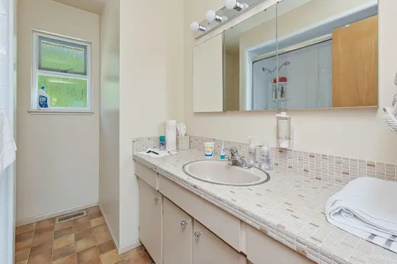 1218 Chamberlain Drive, North Vancouver For Sale - image 15