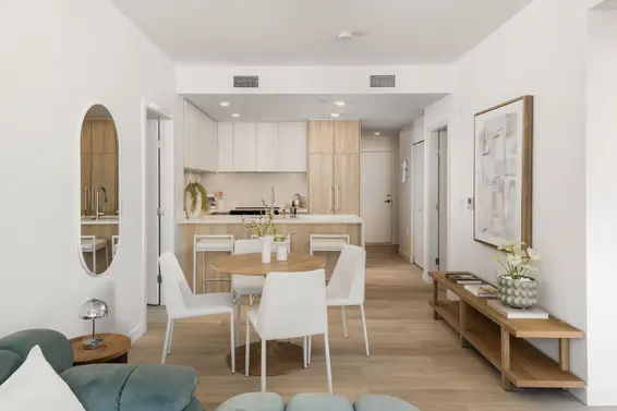 303 1616 Lloyd Avenue, North Vancouver