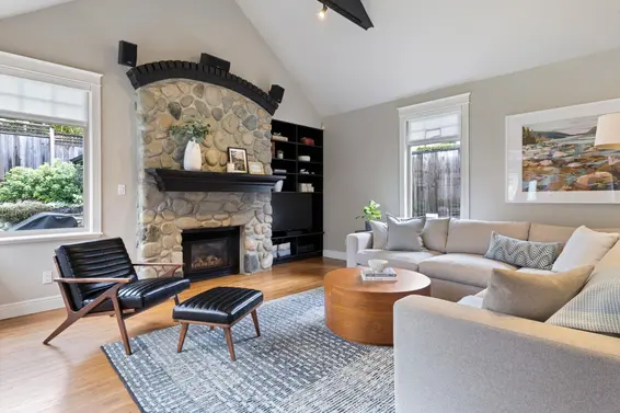 2752 Newmarket Drive, North Vancouver For Sale - image 4