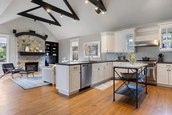 2752 Newmarket Drive, North Vancouver For Sale - image 6