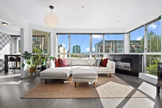 301 122 East 3rd Street, North Vancouver