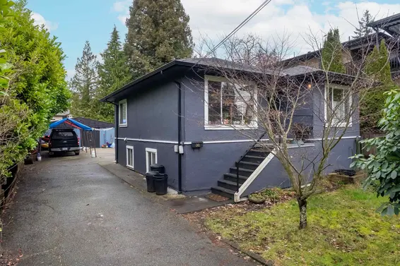 518 West 23rd Street, North Vancouver For Sale - image 2