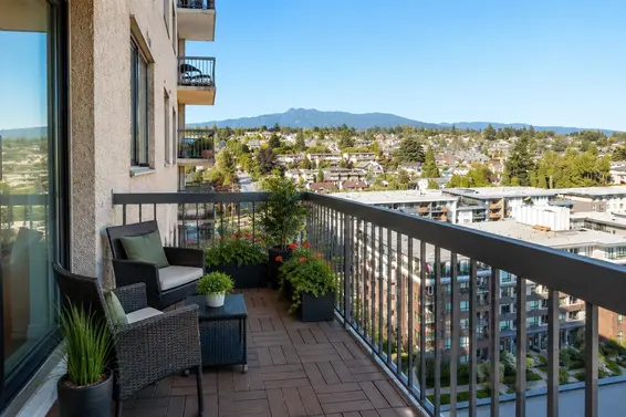1607 145 St. Georges Avenue, North Vancouver