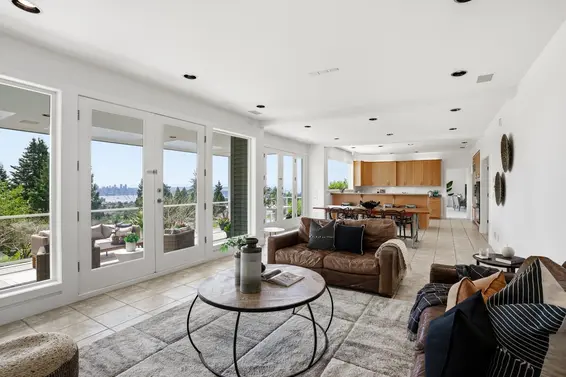 407 Brand Street, North Vancouver For Sale - image 3