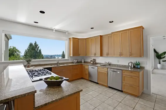 407 Brand Street, North Vancouver For Sale - image 9