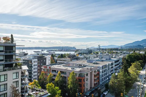1004 170 West 1st Street, North Vancouver
