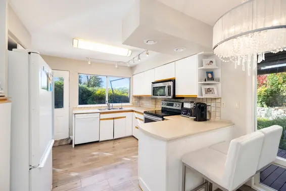 4110 Burkeridge Place, West Vancouver For Sale - image 13