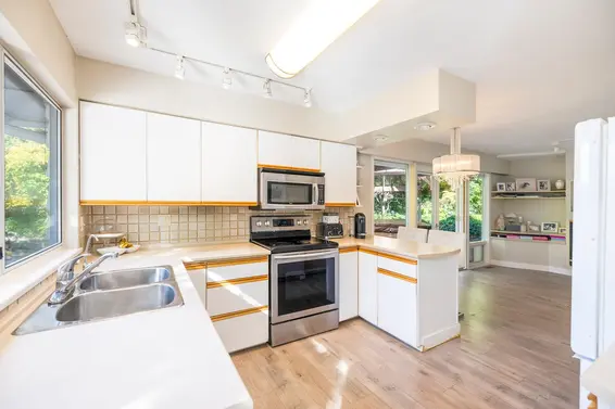 4110 Burkeridge Place, West Vancouver For Sale - image 15