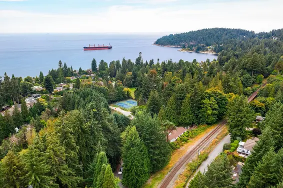 4110 Burkeridge Place, West Vancouver For Sale - image 37