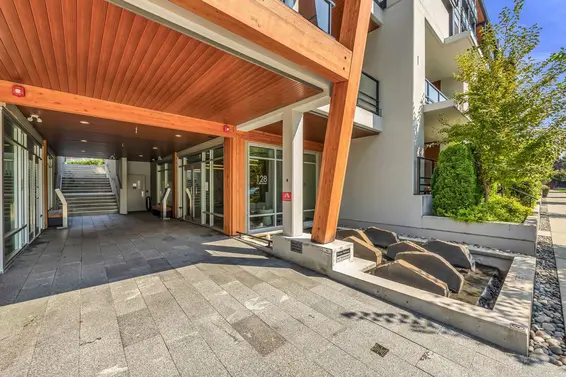 404 128 East 8th Street, North Vancouver For Sale - image 3