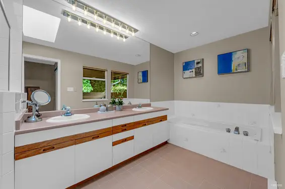 1675 Lawson Avenue, West Vancouver For Sale - image 17
