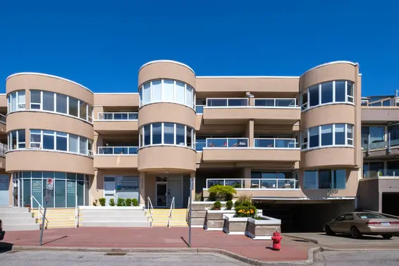302 2455 Bellevue Avenue, West Vancouver