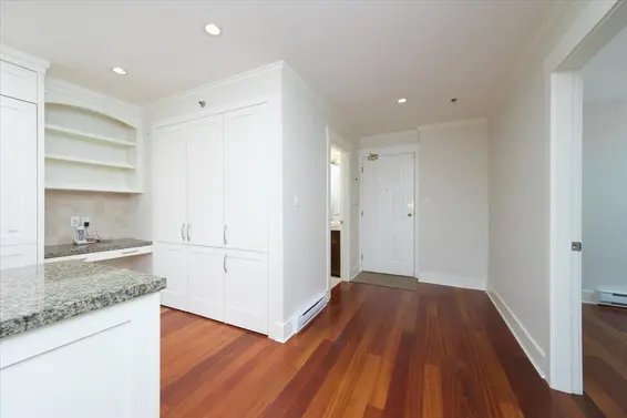 302 2455 Bellevue Avenue, West Vancouver For Sale - image 3