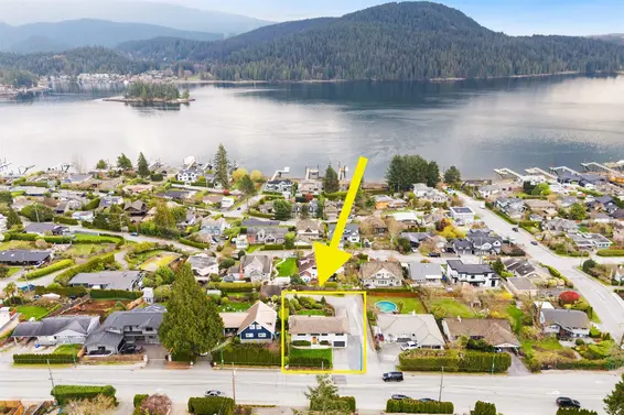 542 North Dollarton Highway, North Vancouver For Sale - image 2