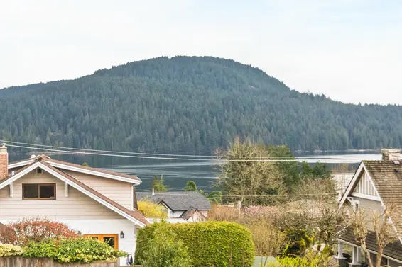 542 North Dollarton Highway, North Vancouver For Sale - image 3