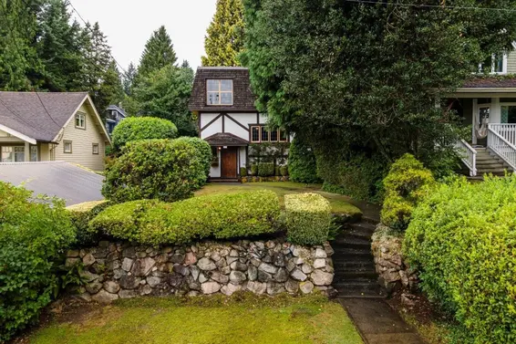 292 East St. James Road, North Vancouver For Sale - image 3