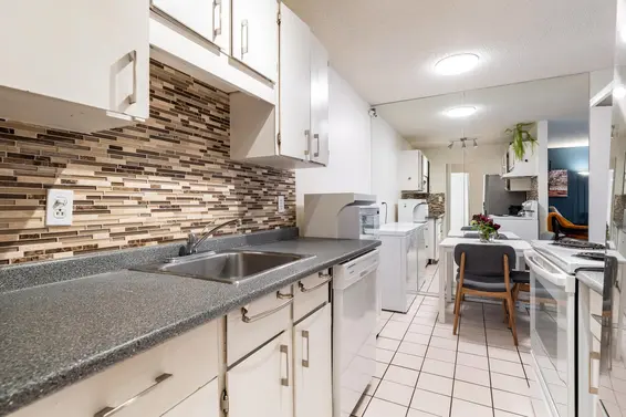 204 241 St. Andrews Avenue, North Vancouver For Sale - image 3