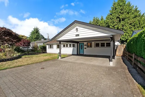 1216 Pinewood Crescent, North Vancouver
