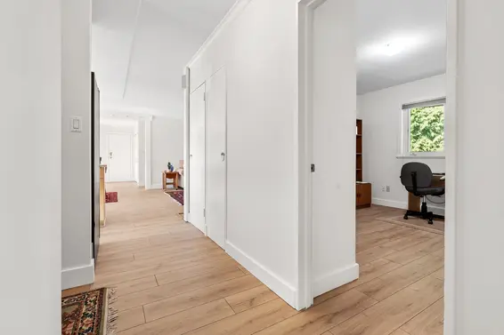 1216 Pinewood Crescent, North Vancouver For Sale - image 16
