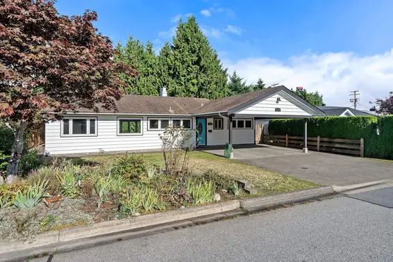 1216 Pinewood Crescent, North Vancouver For Sale - image 2