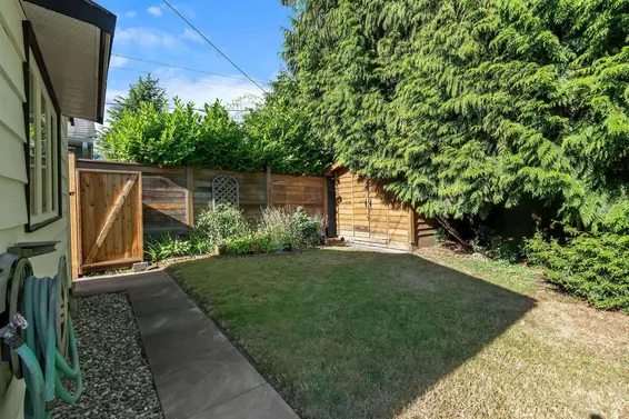 1216 Pinewood Crescent, North Vancouver For Sale - image 32