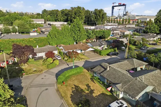 1216 Pinewood Crescent, North Vancouver For Sale - image 35