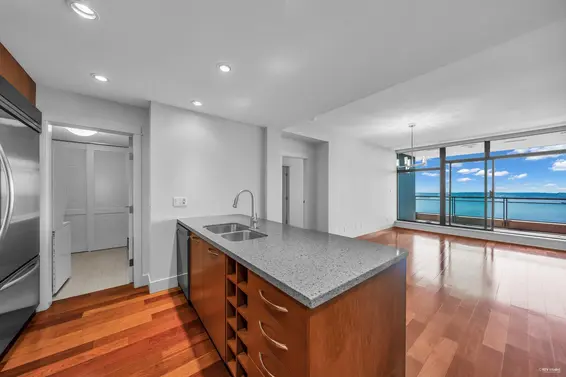 1102 3355 Cypress Place, West Vancouver For Sale - image 3