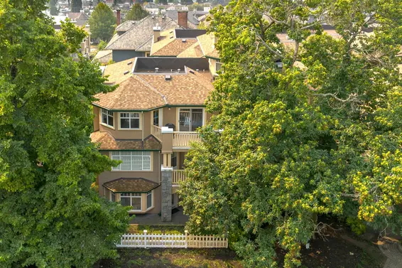 305 257 East Keith Road, North Vancouver