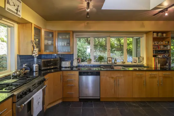 3095 Mathers Avenue, West Vancouver For Sale - image 10
