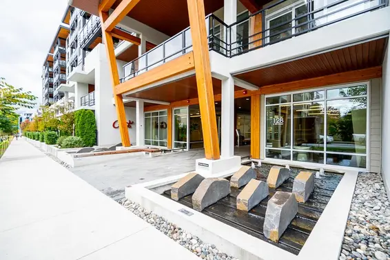 Th3 128 East 8 Street, North Vancouver