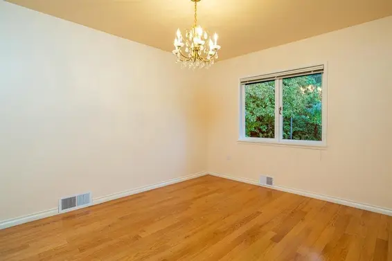 2870 Thorncliffe Drive, North Vancouver For Sale - image 13