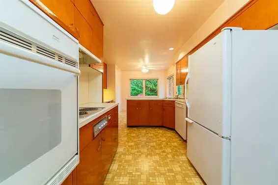 2870 Thorncliffe Drive, North Vancouver For Sale - image 7