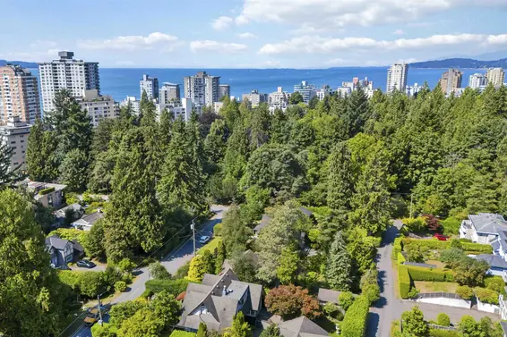 1869 Duchess Avenue, West Vancouver For Sale - image 11