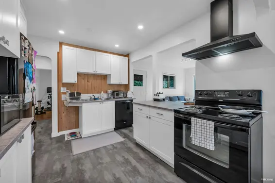 441 Tempe Crescent, North Vancouver For Sale - image 12