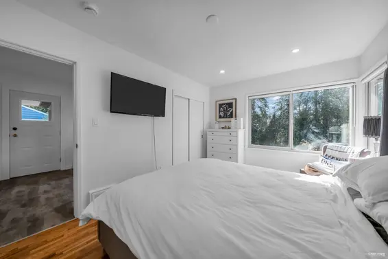 441 Tempe Crescent, North Vancouver For Sale - image 13