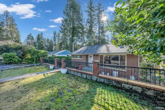 441 Tempe Crescent, North Vancouver For Sale - image 27
